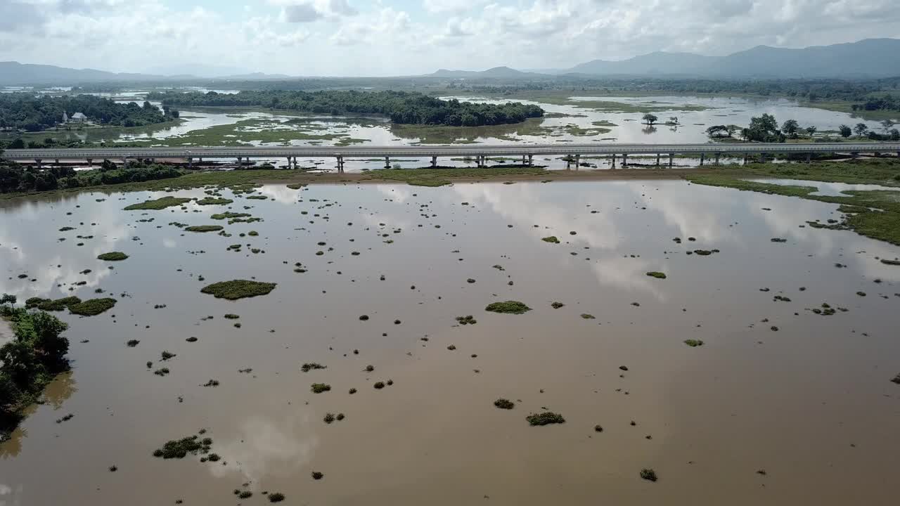 农琅湖是泰国清莱省王寨地区最大的湖泊。视频素材