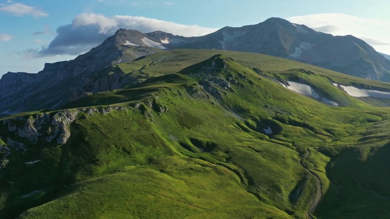 夏季高加索山脉的山坡视频素材