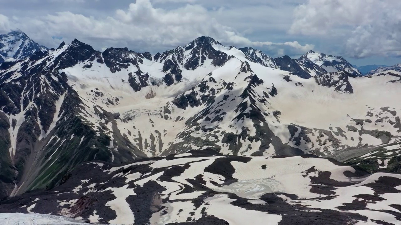 鸟瞰高加索雪山视频素材