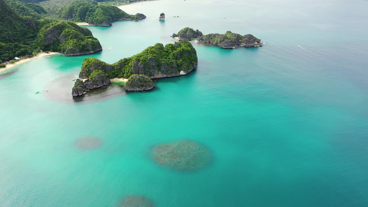 热带岛屿和蔚蓝的大海，鸟瞰。Caramoan群岛、菲律宾视频素材