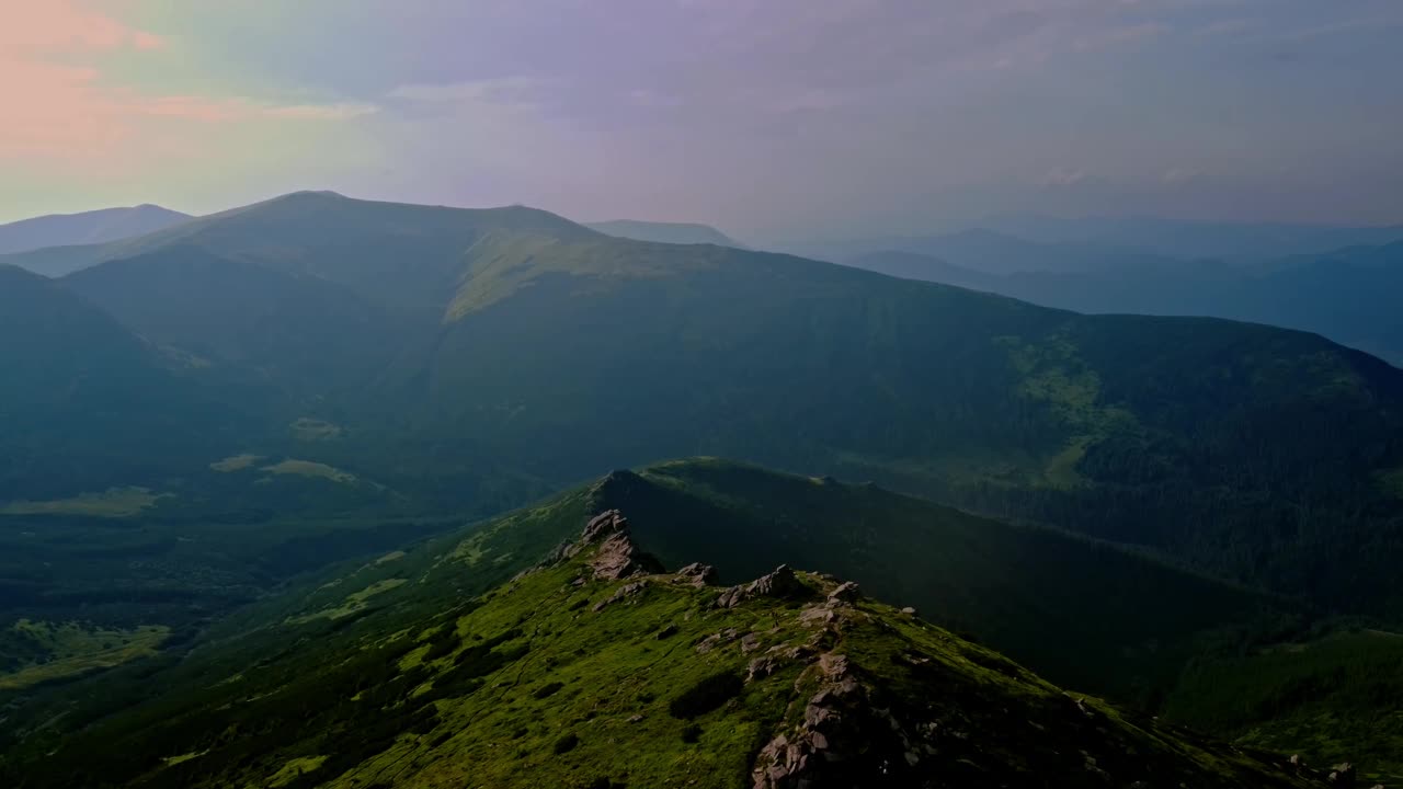 喀尔巴阡山脉鸟瞰图视频素材