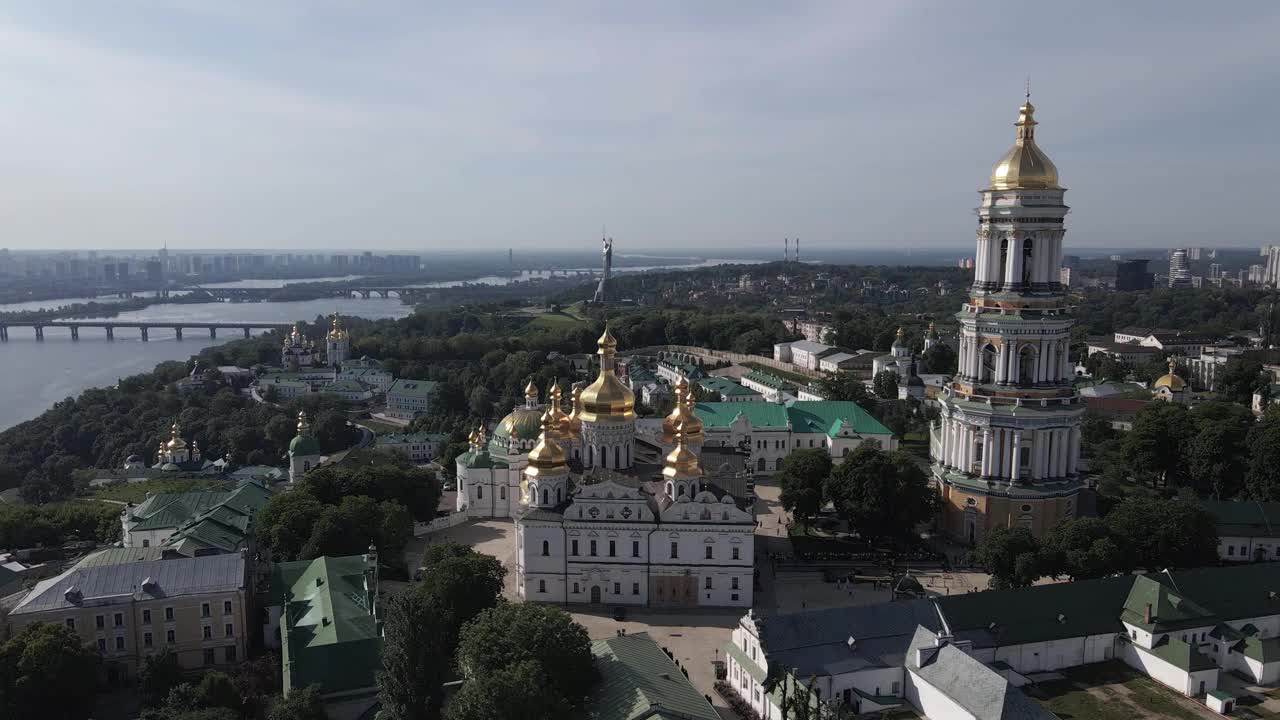 基辅Pechersk Lavra，基辅，鸟瞰图视频素材