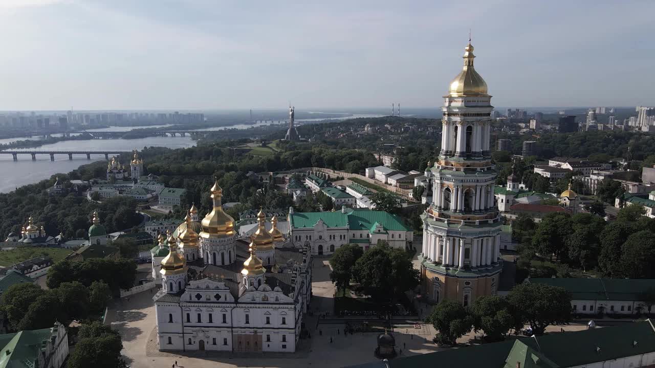 基辅Pechersk Lavra，基辅，鸟瞰图视频素材