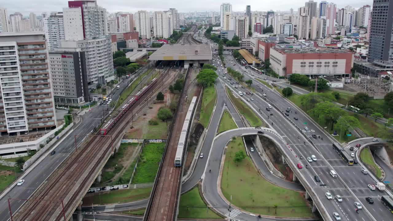 鸟瞰图Tatuapé地区在São Paulo，巴西。在主干道附近，靠近地铁站。视频素材