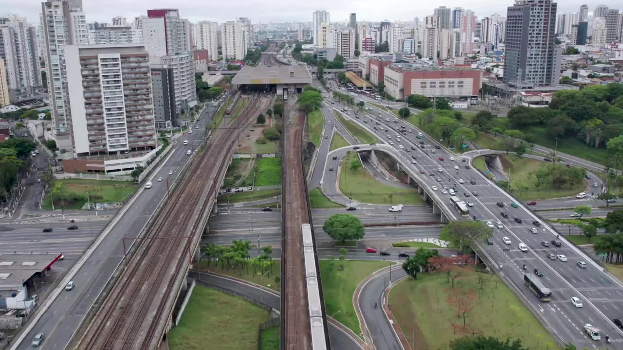 鸟瞰图Tatuapé地区在São Paulo，巴西。在主干道附近，靠近地铁站。视频素材