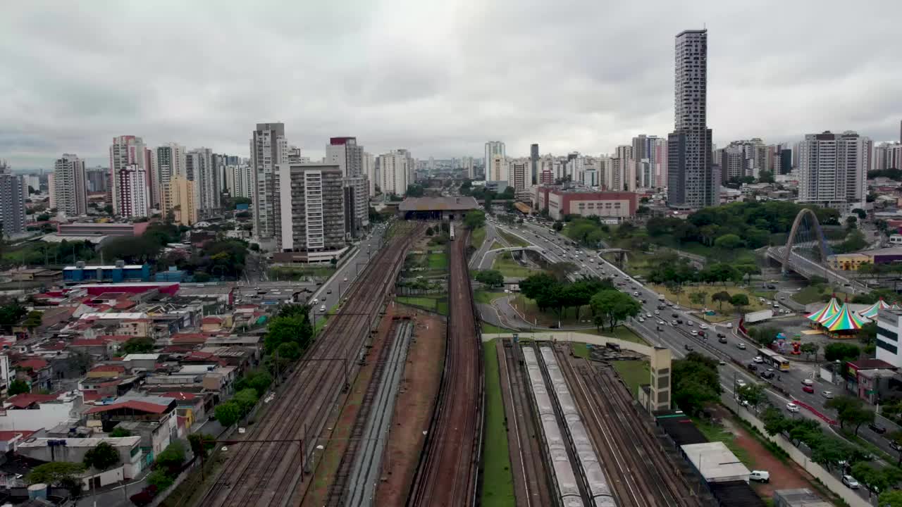 鸟瞰图Tatuapé地区在São Paulo，巴西。在主干道附近，靠近地铁站。视频素材