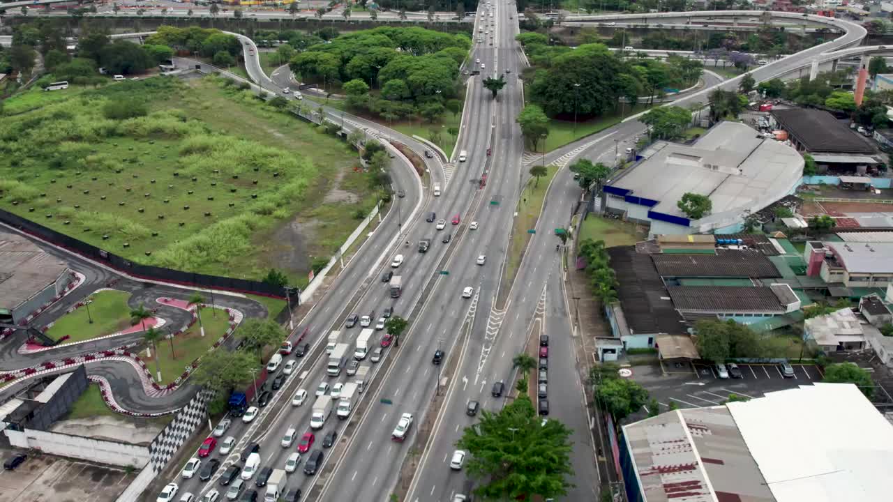 鸟瞰图Tatuapé地区在São Paulo，巴西。在主干道附近，靠近地铁站。视频素材