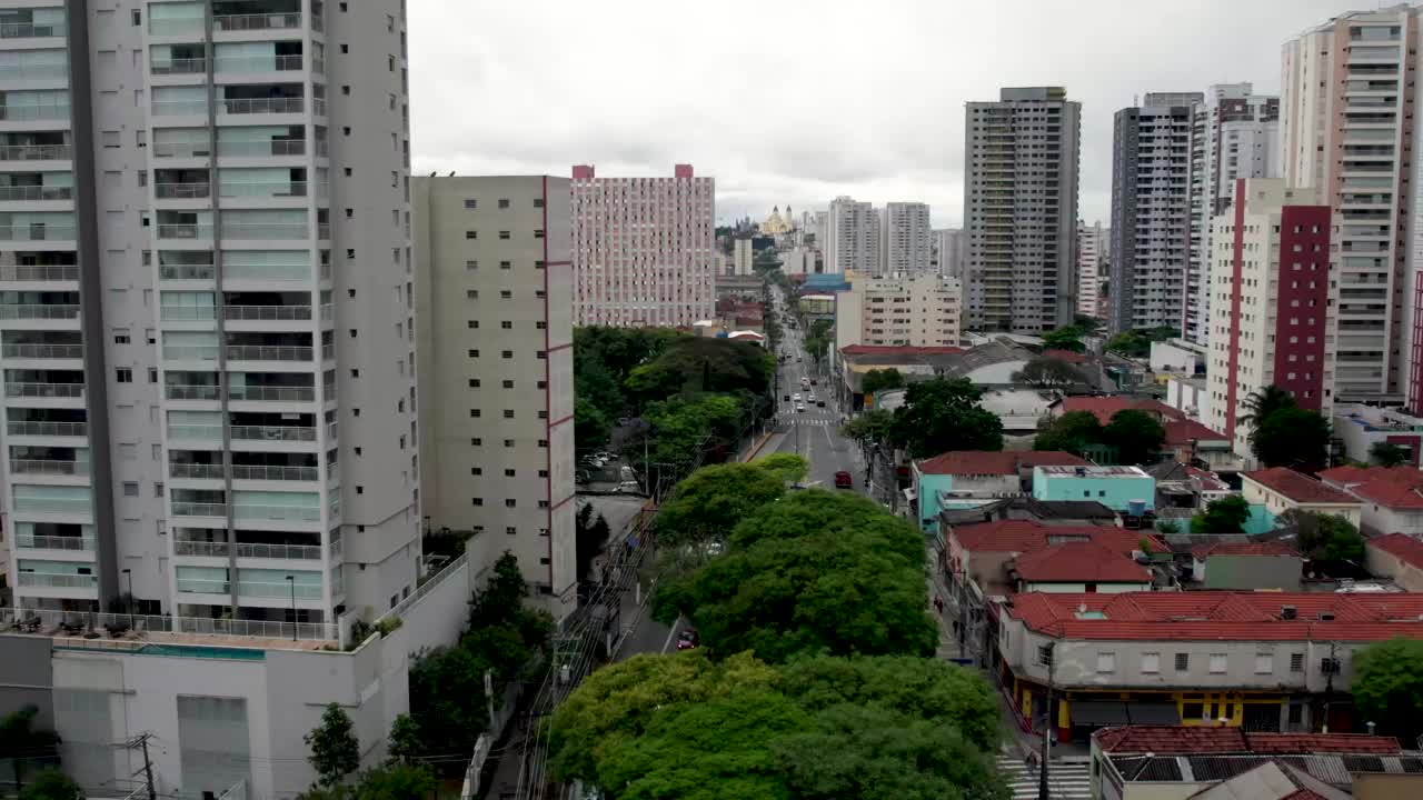 鸟瞰图Tatuapé地区在São Paulo，巴西。在主干道附近，靠近地铁站。视频素材