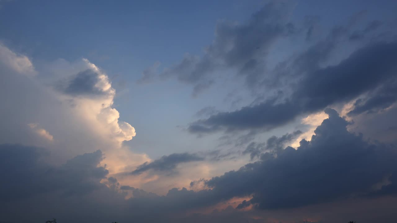 美丽的日落的天空。自然背景视频素材