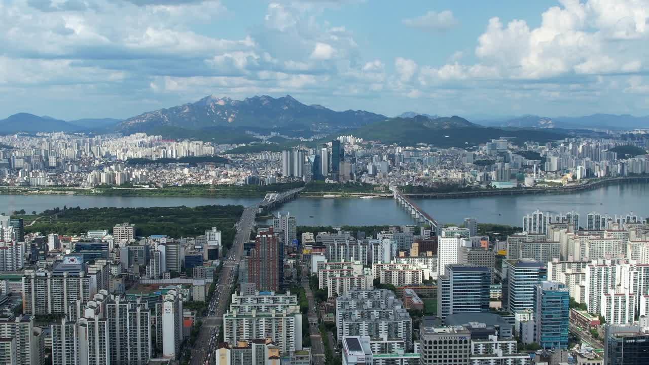 汉江杨花大桥周围的市中心风景/韩国首尔视频素材