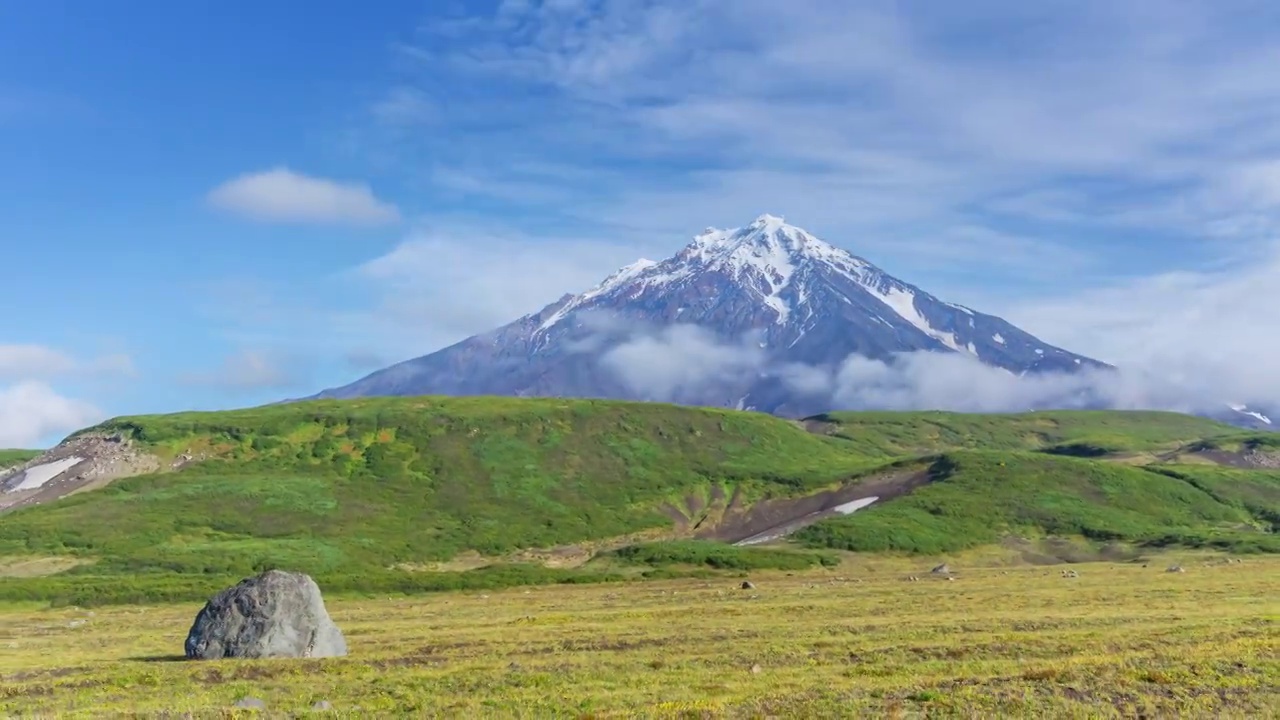 堪察加半岛上的科yaksky火山视频素材