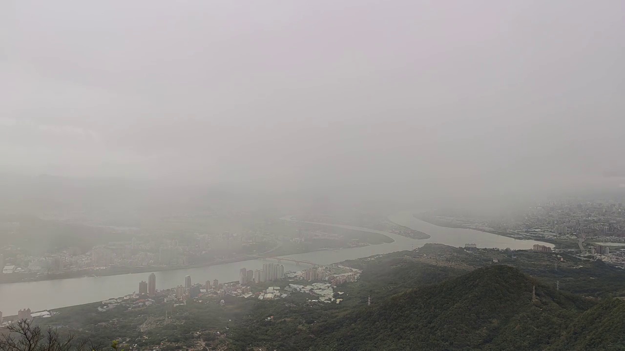 淡水河及观音山，新北市，台湾视频下载