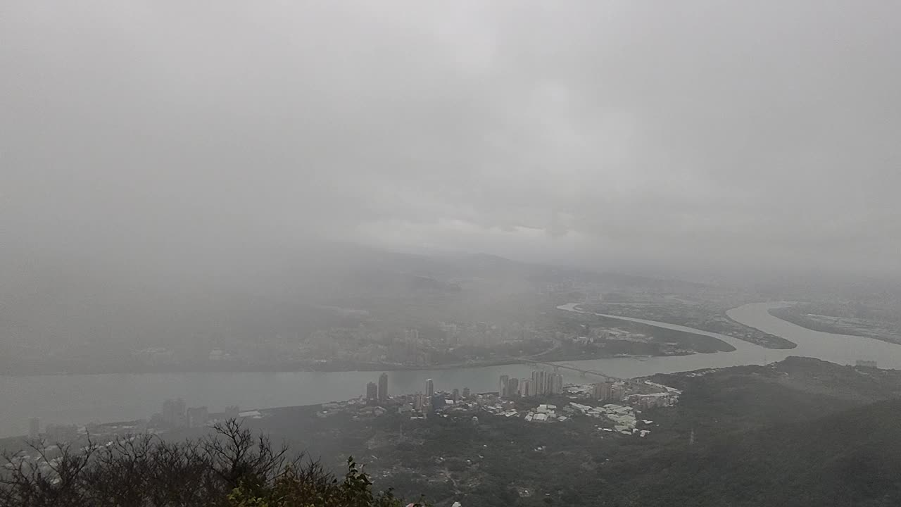 淡水河及观音山，新北市，台湾视频素材