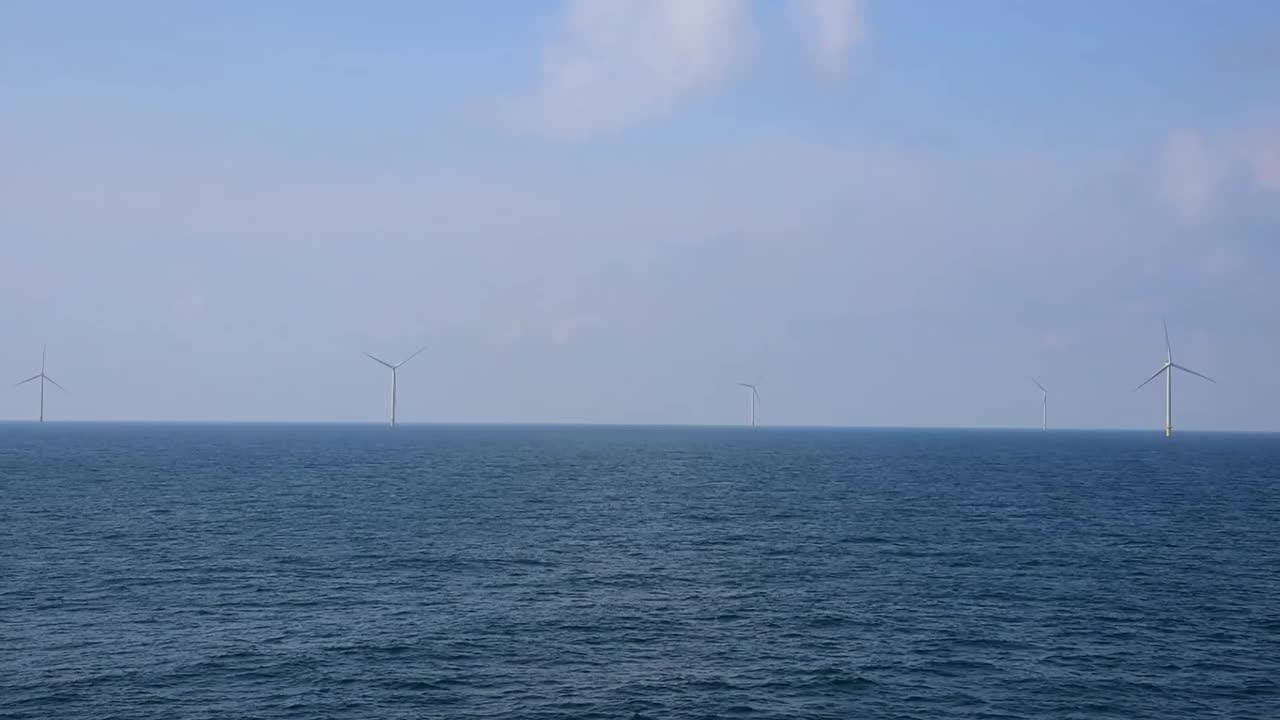 海上风力turbine_2视频素材