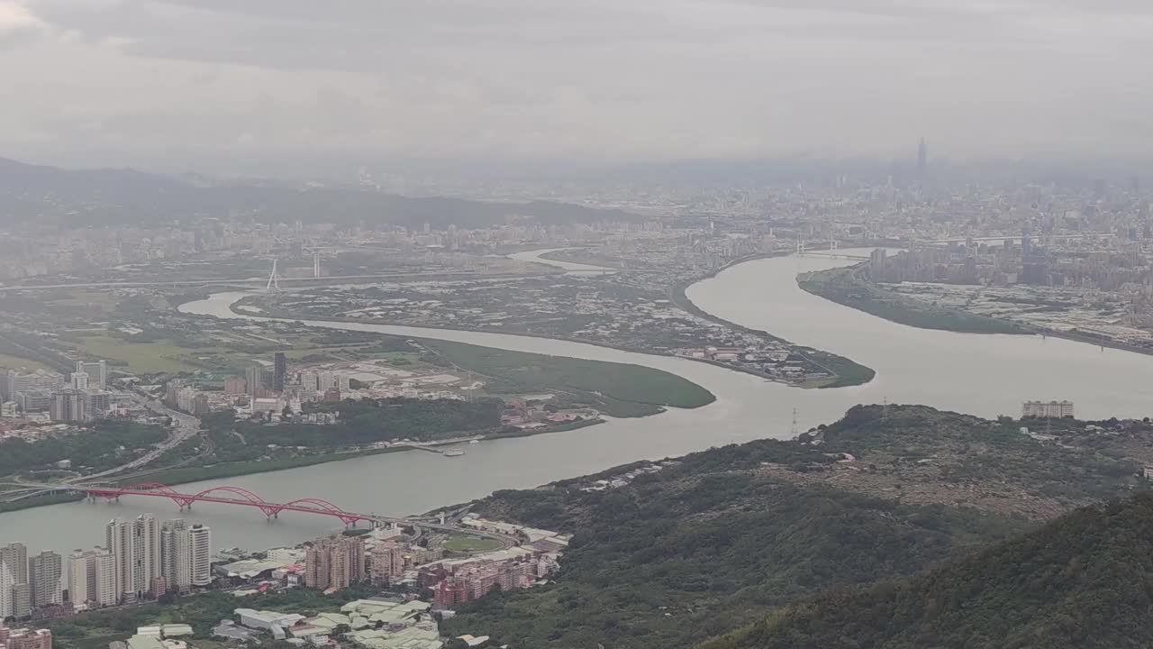 淡水河及观音山，新北市，台湾视频下载