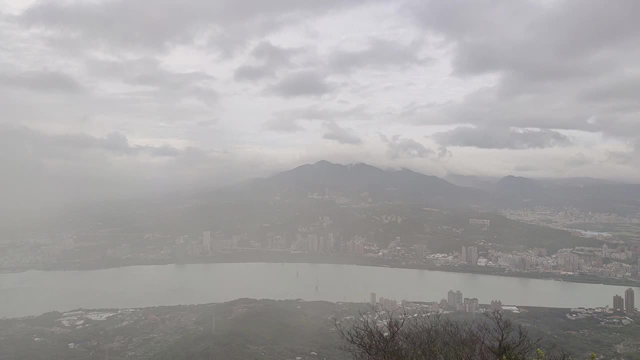 淡水河及观音山，新北市，台湾视频下载