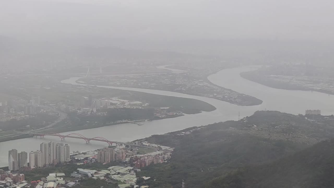 淡水河及观音山，新北市，台湾视频下载