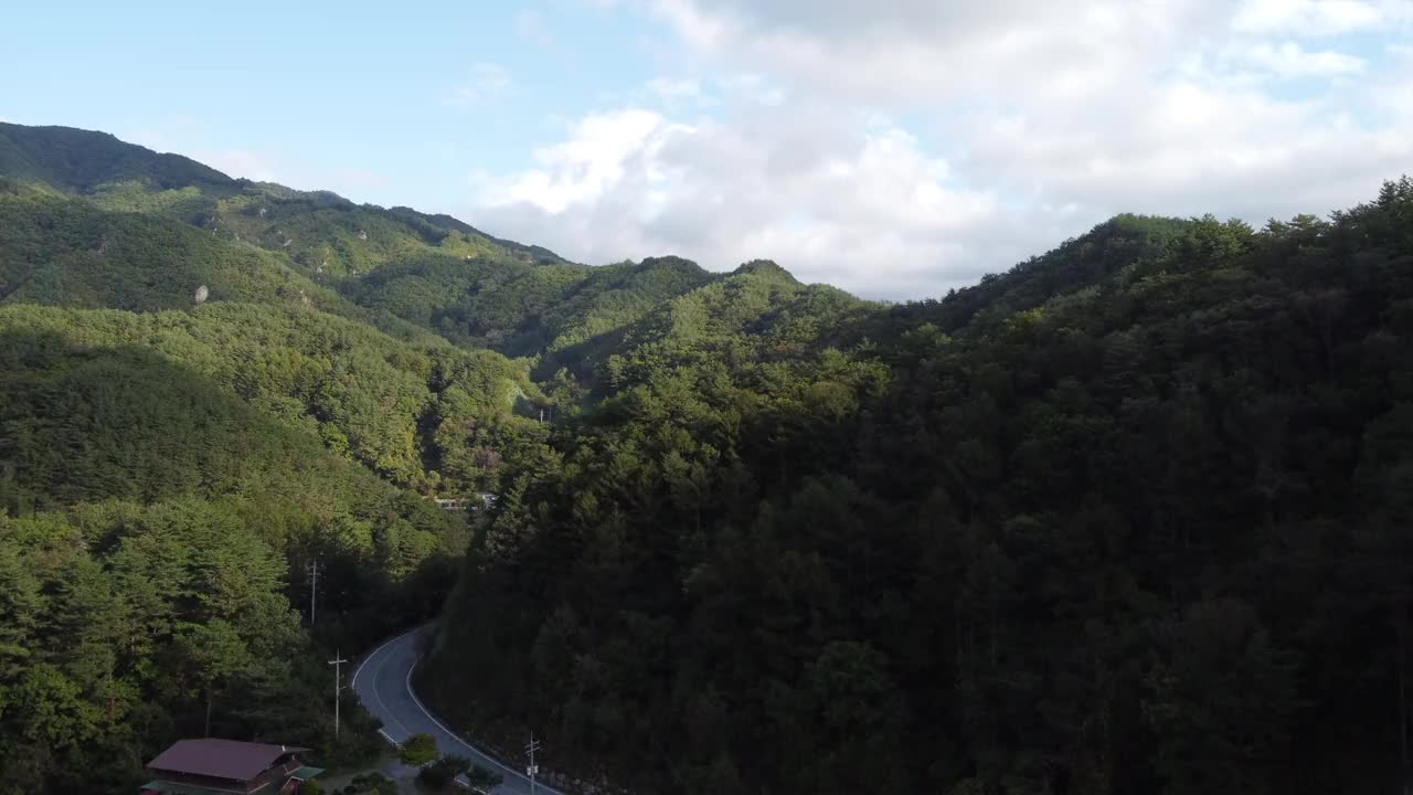 韩国江原道宁越郡Gimsatgat郡的山景视频素材