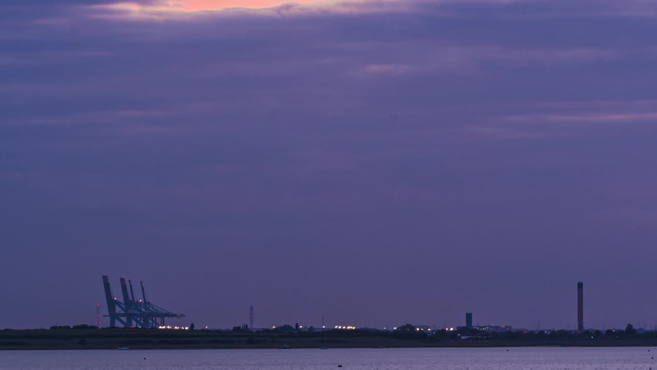 海上绍森德，英国埃塞克斯泰晤士河，海上南岸时光流逝视频素材