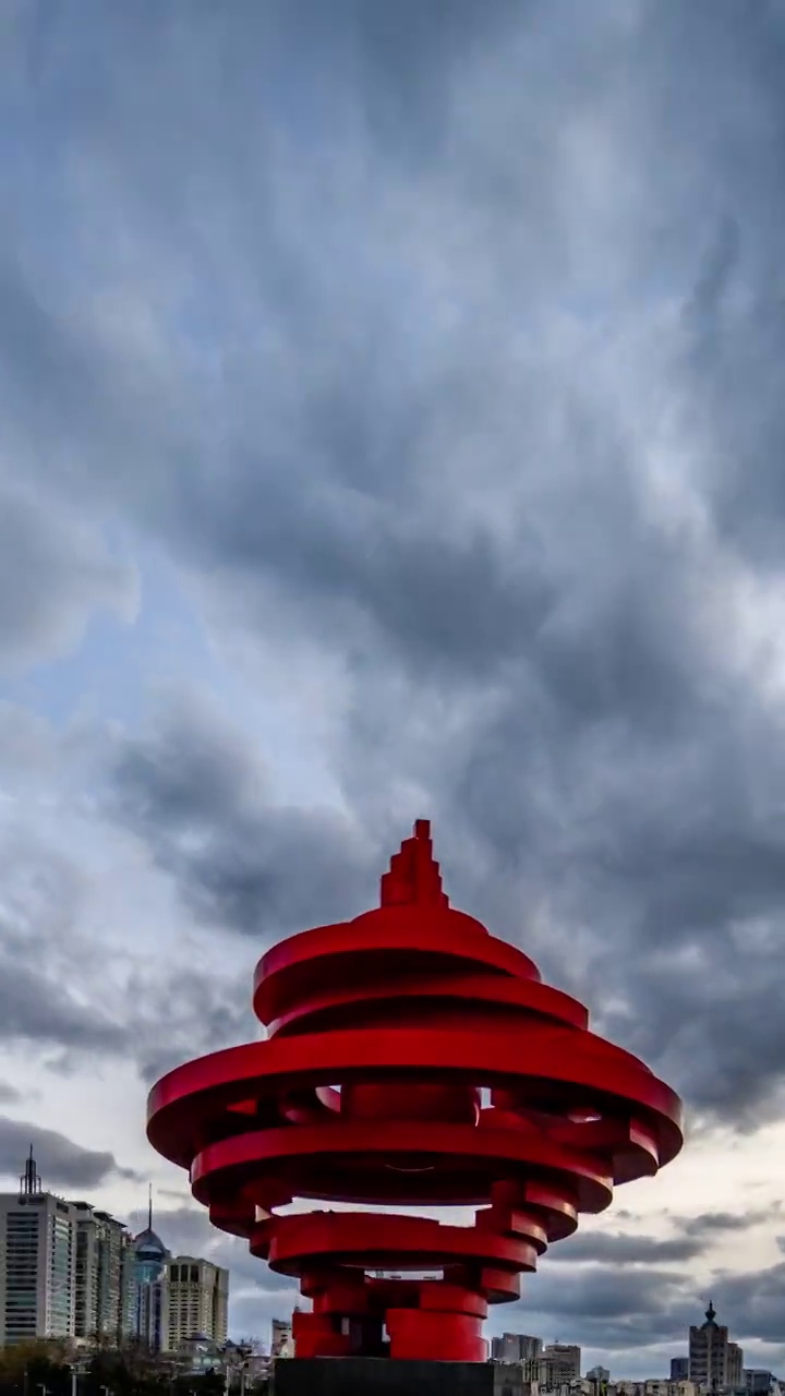 快动时光流逝，青岛五四广场城市天际线视频素材