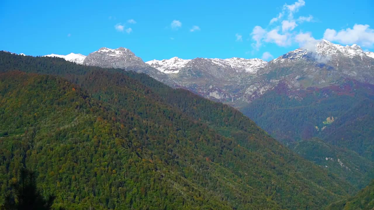 山，景观，天空，云，自然，原始自然，视频全景。视频素材