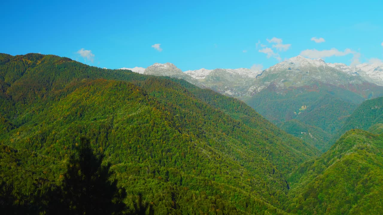 山，景观，天空，云，自然，原始自然，视频全景。视频素材