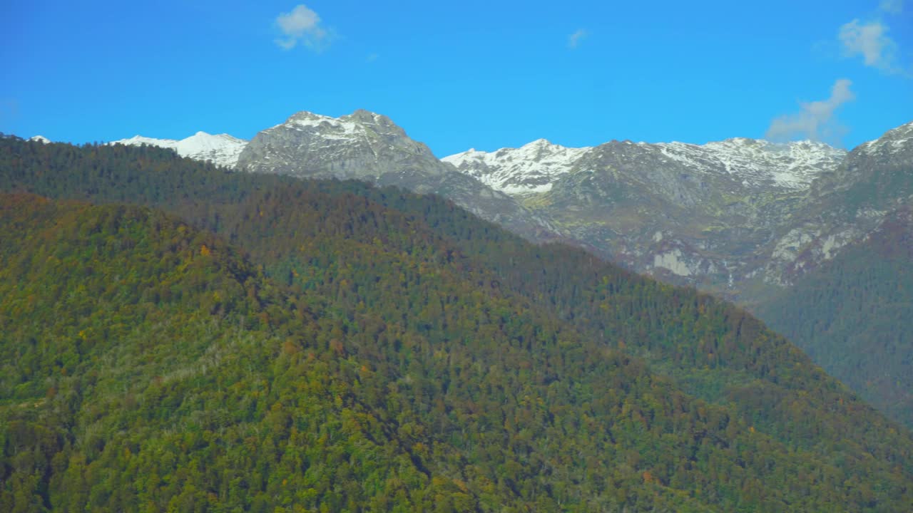 山，景观，天空，云，自然，原始自然，视频全景。视频素材