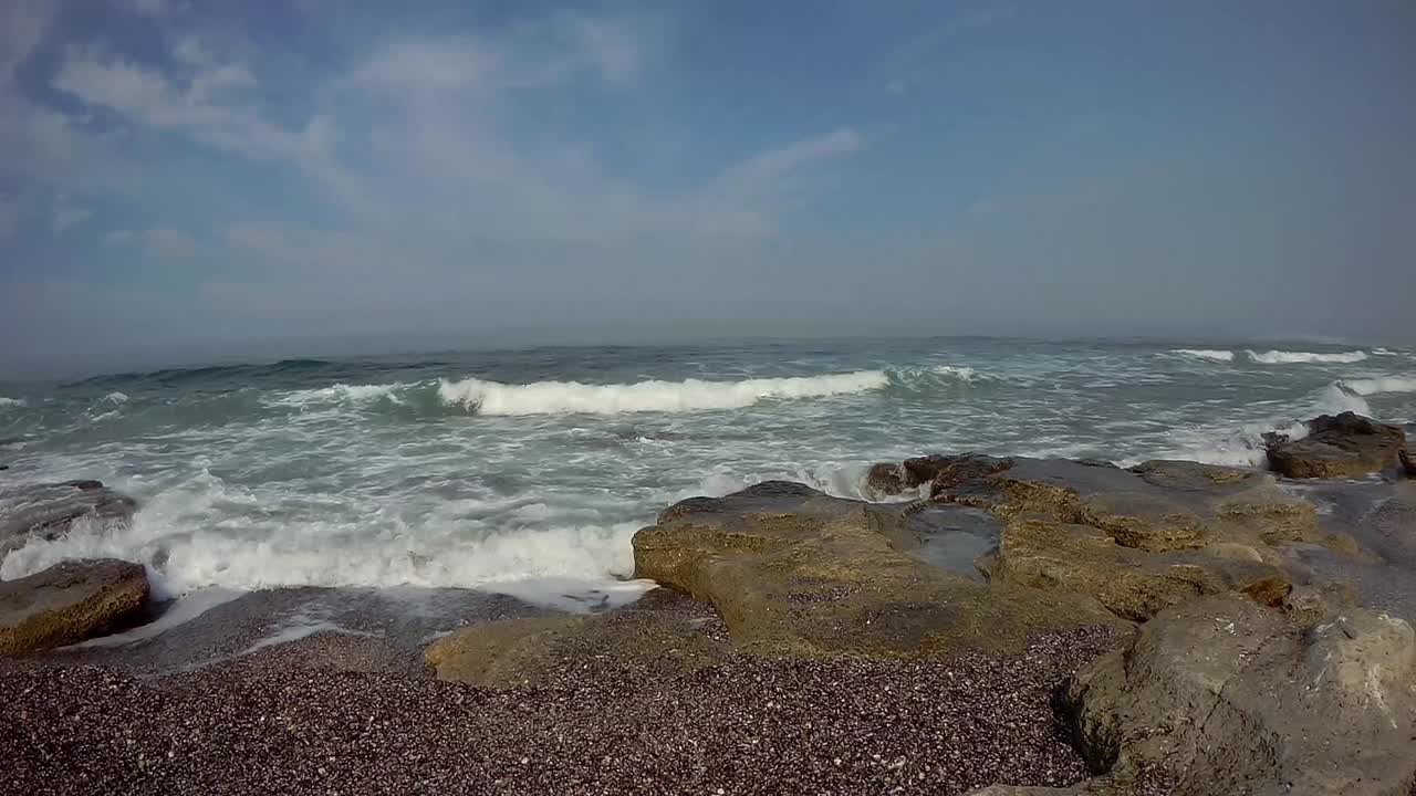 里海的贝壳海岸。视频素材