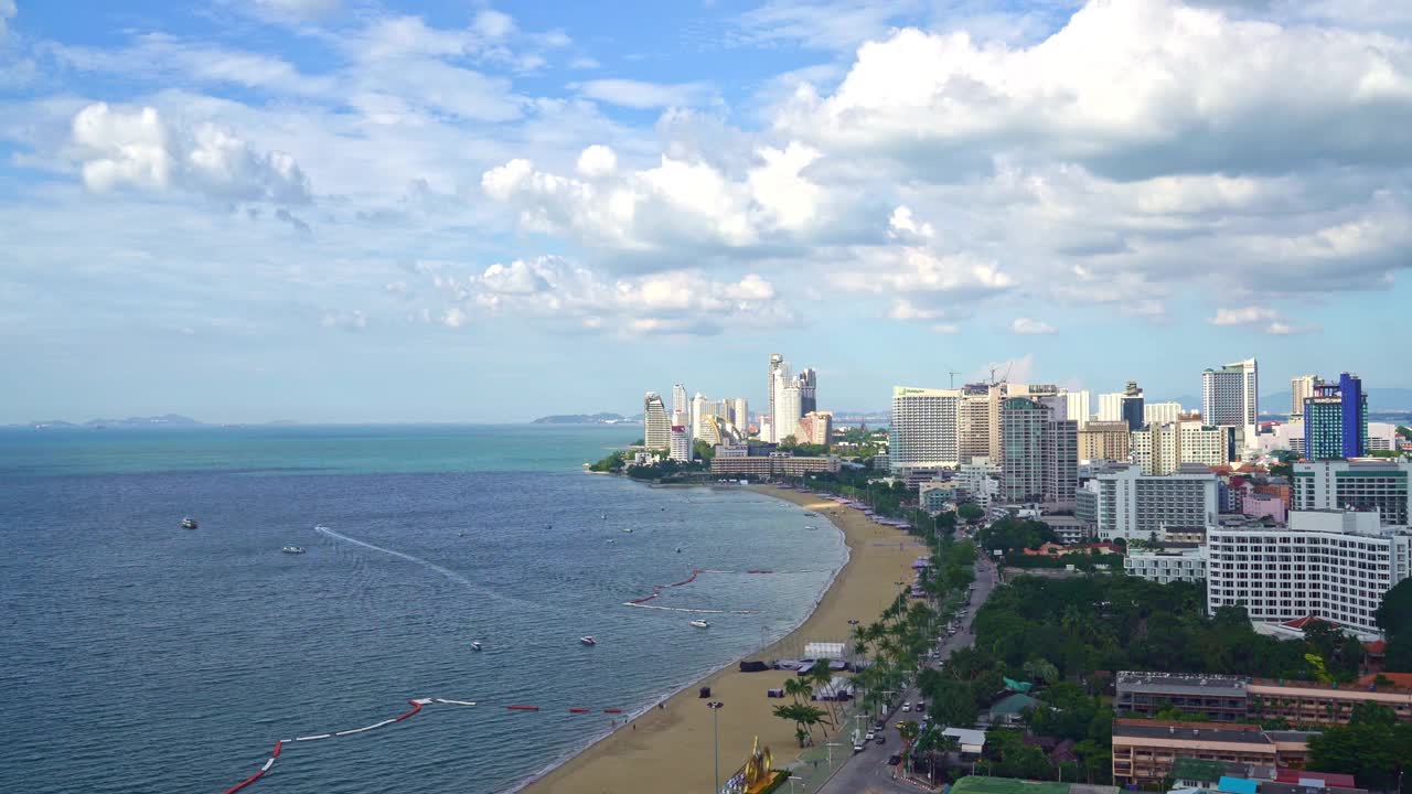 泰国芭堤雅春武里- 2021年11月8日-美丽的风景和城市景观天际线芭堤雅是泰国受欢迎的目的地。视频素材