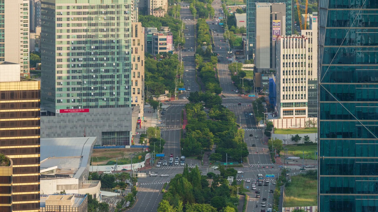 白天——仁川塔周围的道路——韩国仁川松岛国际商务区/延寿区仁川国立大学车站附近的大路视频素材