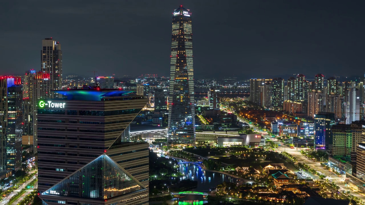 夜景——东北亚贸易大厦、仁川IFEZ g大厦、综合开发、仁川松岛国际商圈/延寿区松岛中央公园视频素材