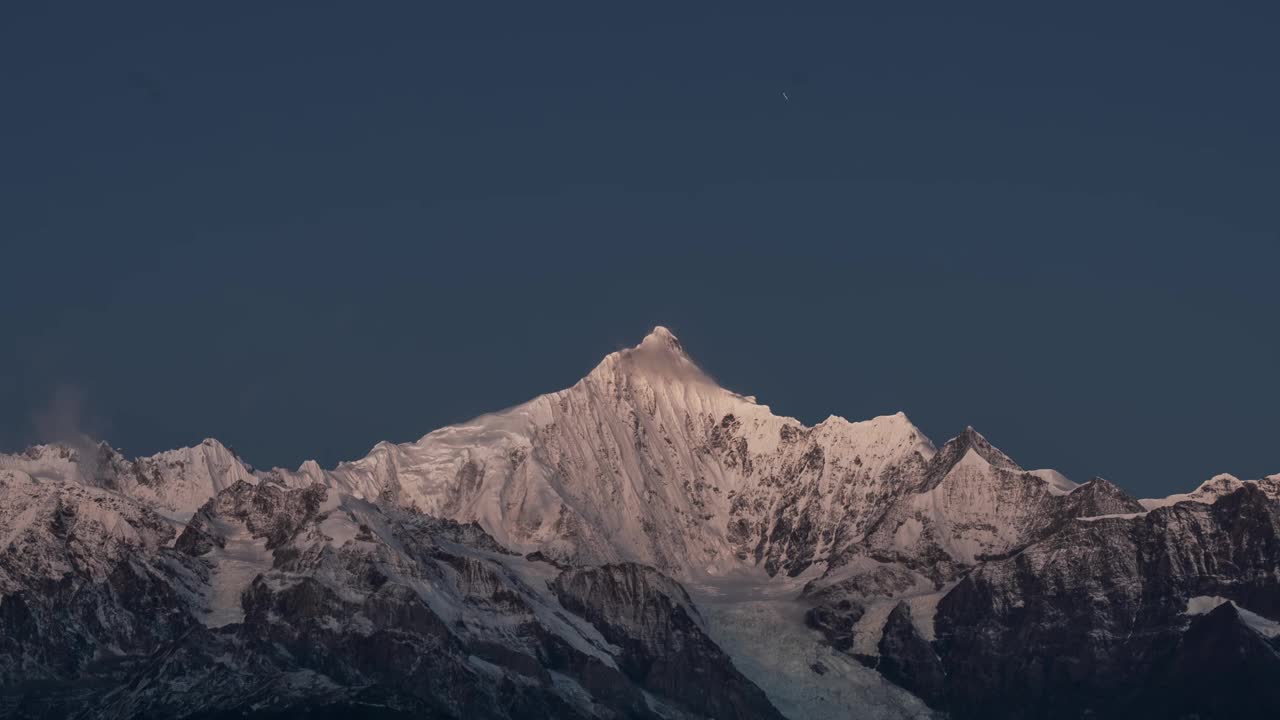 美丽雪山延时拍摄视频素材