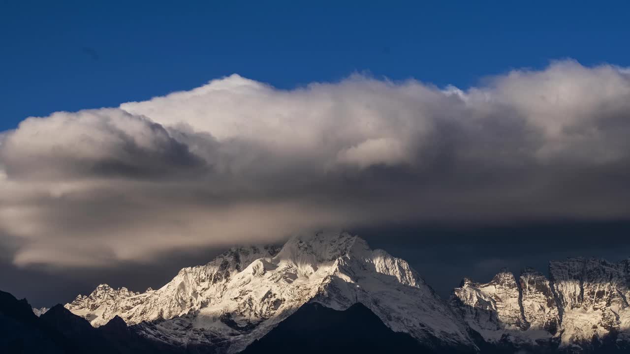 美丽雪山延时拍摄视频素材