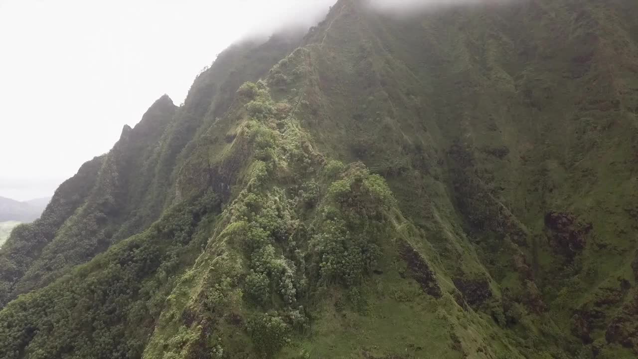 瓦胡岛通往天堂的阶梯的下部部分视频素材