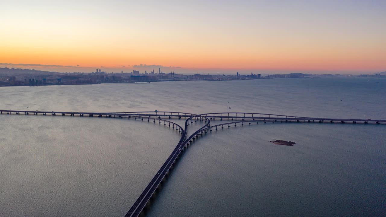 时间流逝。山东青岛胶州湾大桥视频素材