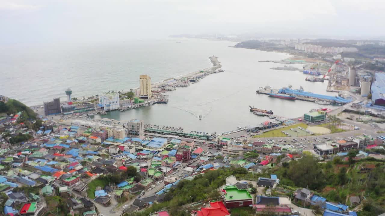 韩国江原道，木浦港/东海市的前视图视频素材