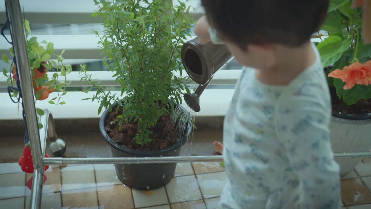 关爱地球环境的男孩，视频素材