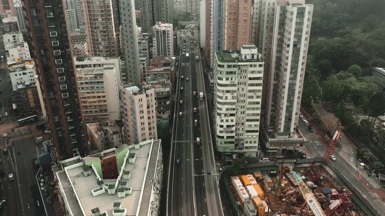 俯瞰风景秀丽的香港城市道路交通建筑物视频素材