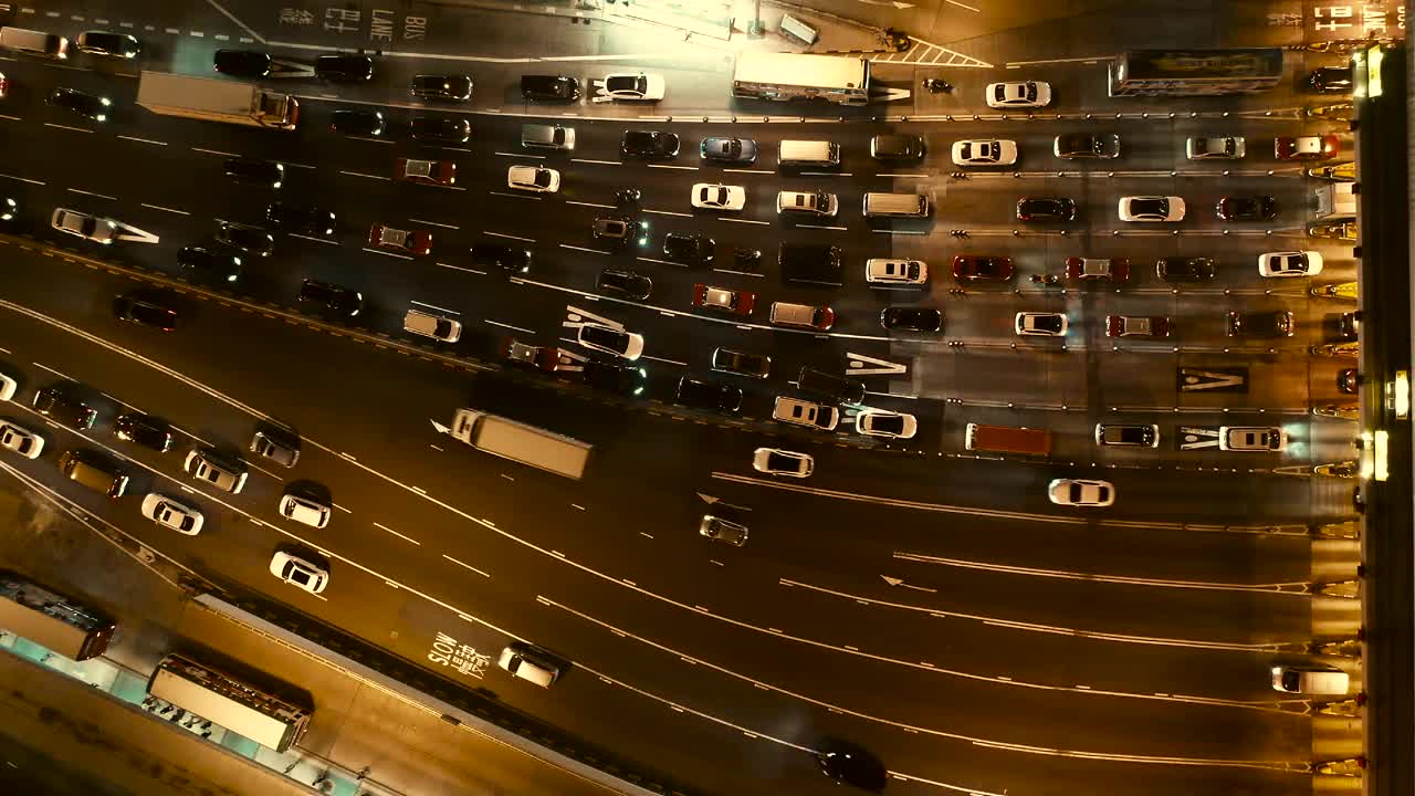 夜间的香港过海隧道视频素材