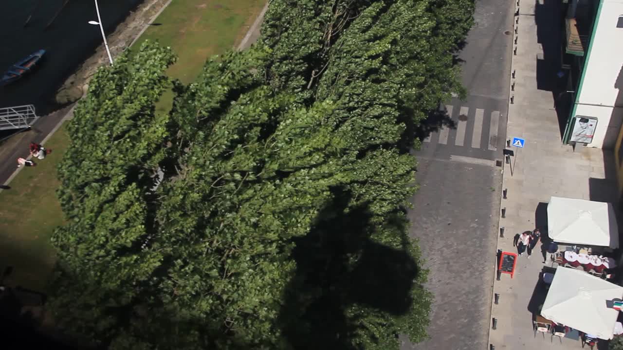 葡萄牙波尔图的杜罗河。波尔图是欧洲最受欢迎的旅游目的地之一。视频素材