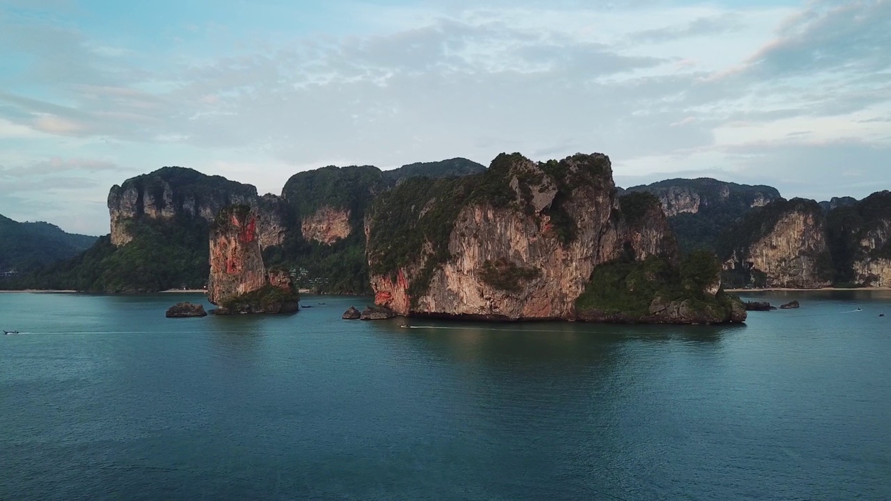 空中的热带海滩岩石和岛屿，Railay视频素材