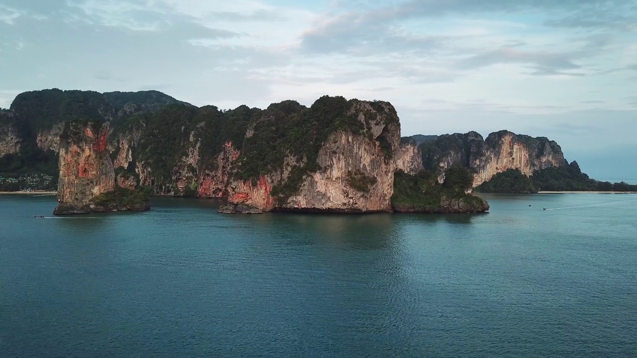 空中的热带海滩岩石和岛屿，Railay视频素材