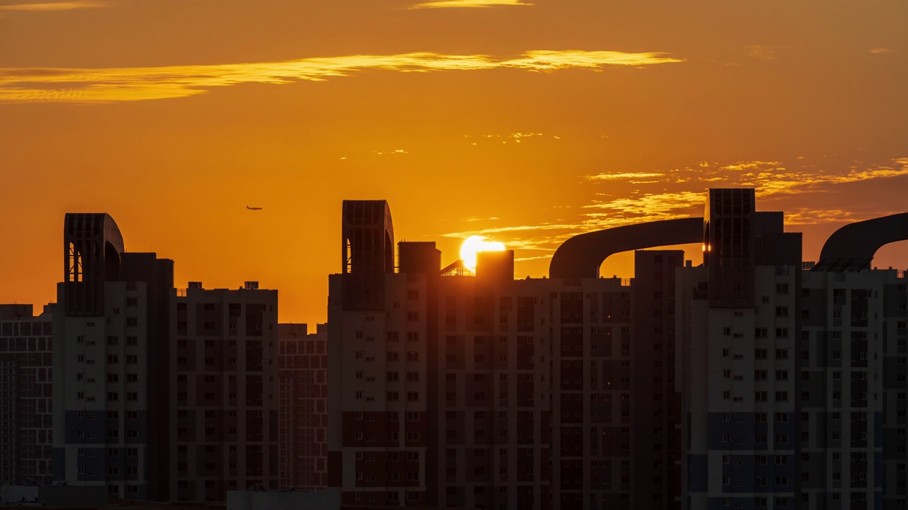 图为，京畿始兴市培歌新城市公寓的夕阳视频素材