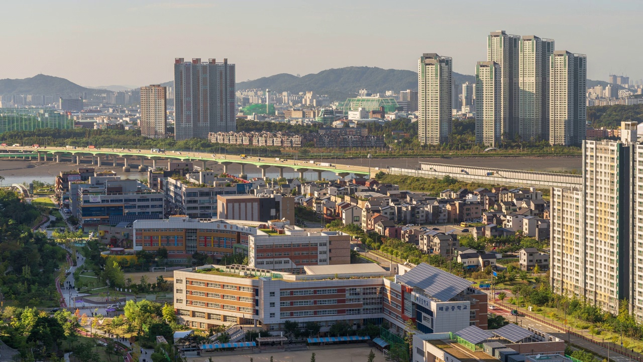 ▽白天=京畿始兴市培哥新城市和仁川南洞区学校周围的住宅和公寓视频素材