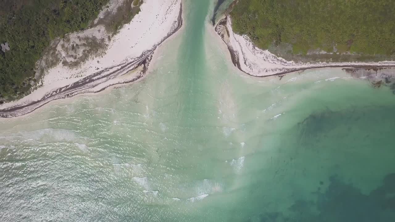 墨西哥Boca Paila桥的Sian Ka'an泻湖视频素材