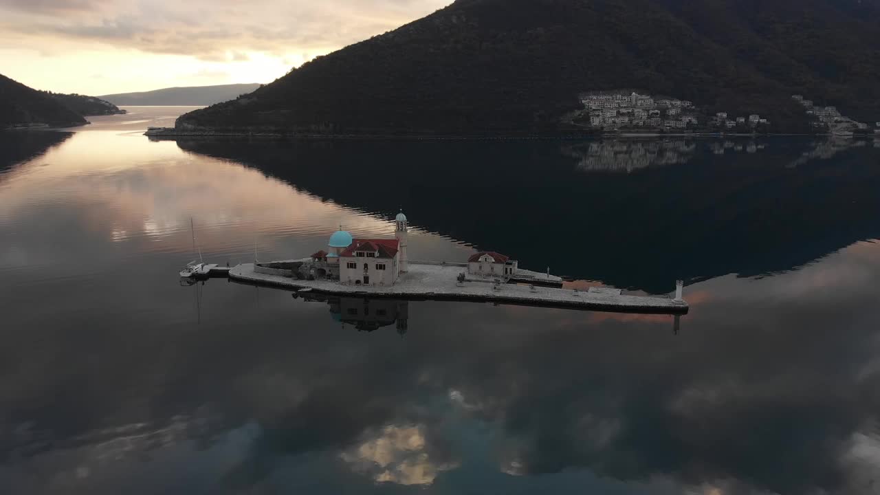 夜幕笼罩着戈斯帕岛的天空和大海视频素材