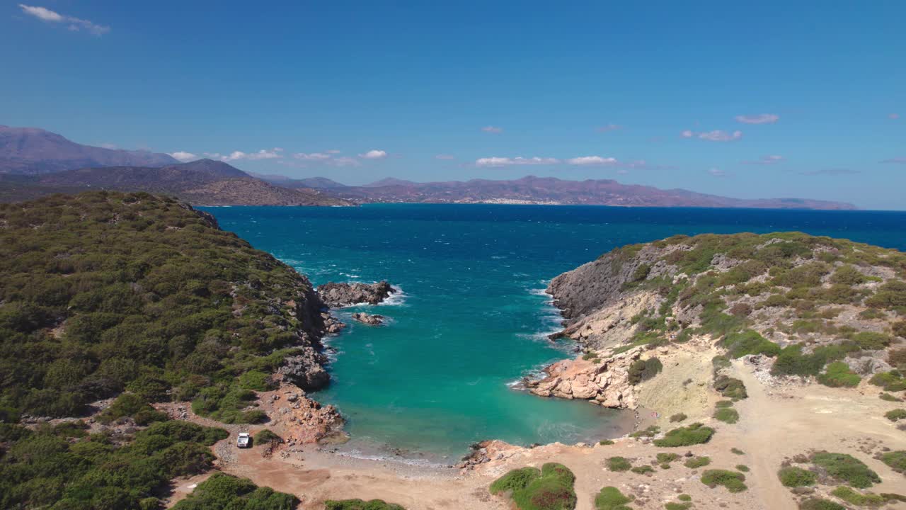 鸟瞰图。迷人的海景景观。夏天的地中海和希腊的克里特岛视频素材