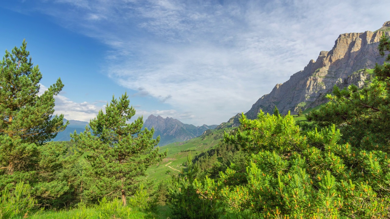 高加索山脉的夏季景观视频素材