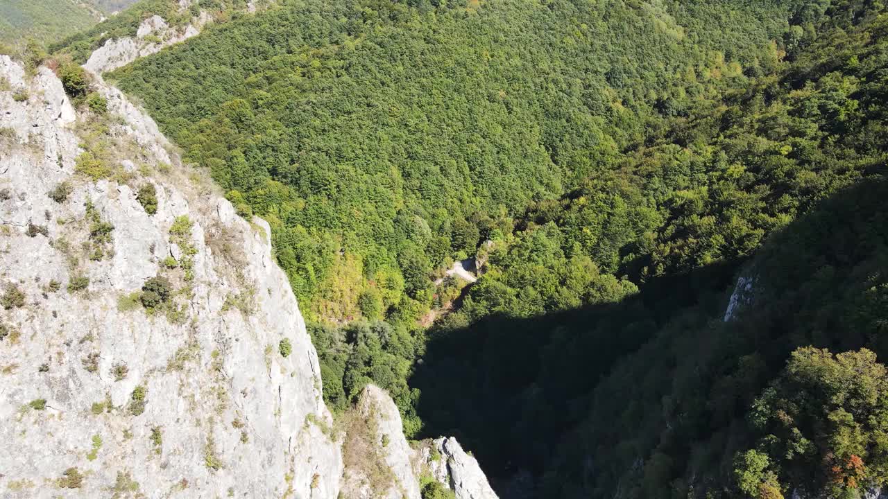 保加利亚Tran镇附近的Erma河峡谷视频素材