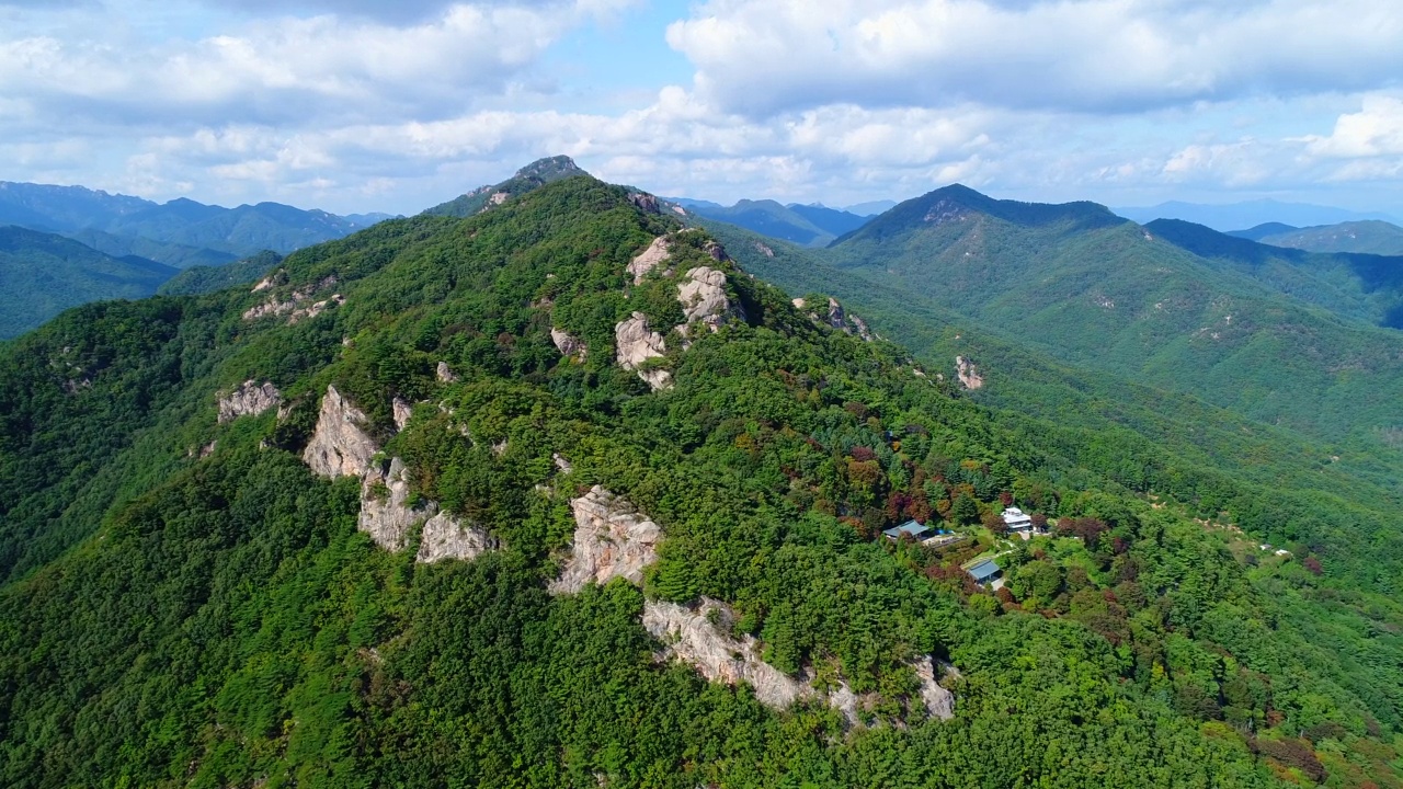 韩国庆尚北道尚州市的群山景岳正寺视频素材